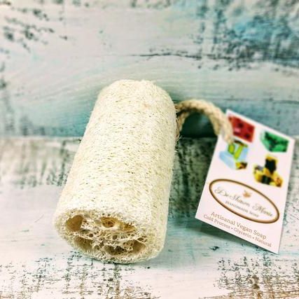 Organic 4-inch vegan loofah sponge for natural exfoliation